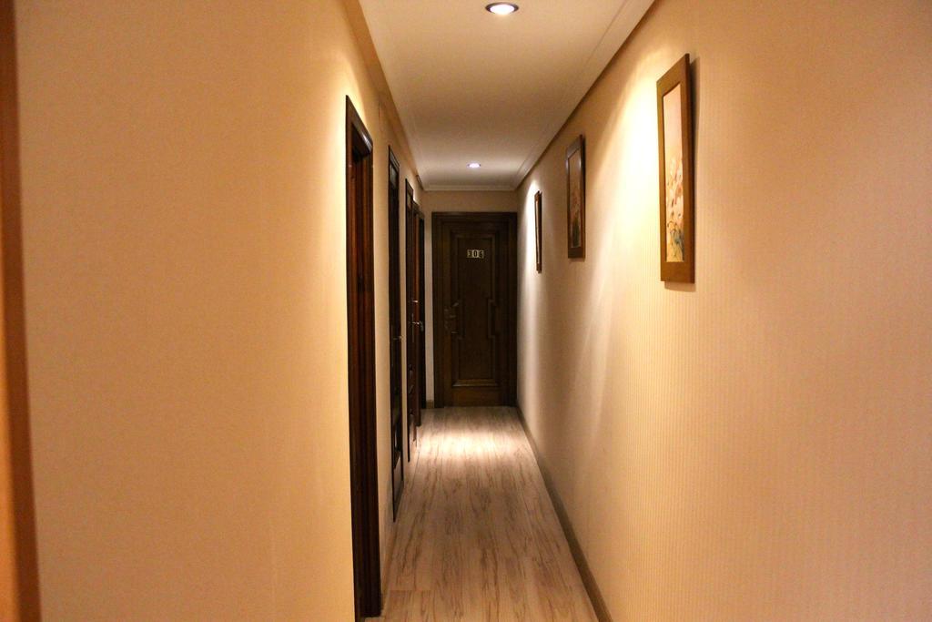 וייאדוליד Hostal De La Torre Hostal Economico מראה חיצוני תמונה