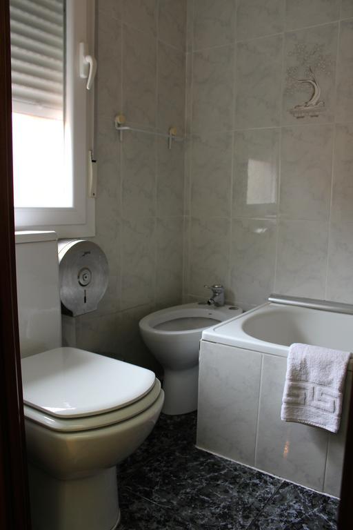 וייאדוליד Hostal De La Torre Hostal Economico חדר תמונה