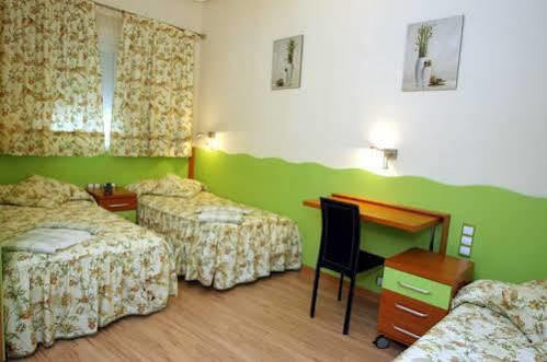 וייאדוליד Hostal De La Torre Hostal Economico מראה חיצוני תמונה