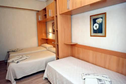 וייאדוליד Hostal De La Torre Hostal Economico מראה חיצוני תמונה