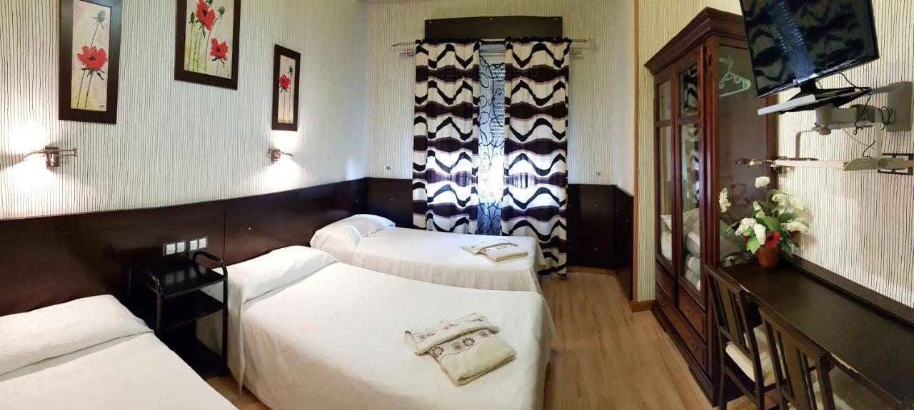 וייאדוליד Hostal De La Torre Hostal Economico מראה חיצוני תמונה