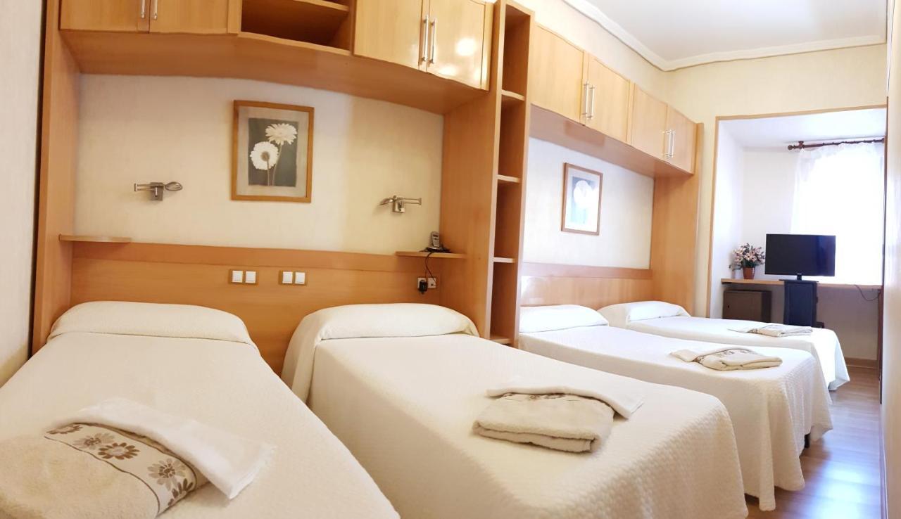 וייאדוליד Hostal De La Torre Hostal Economico מראה חיצוני תמונה