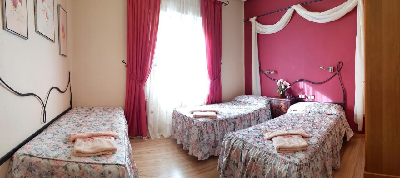 וייאדוליד Hostal De La Torre Hostal Economico מראה חיצוני תמונה
